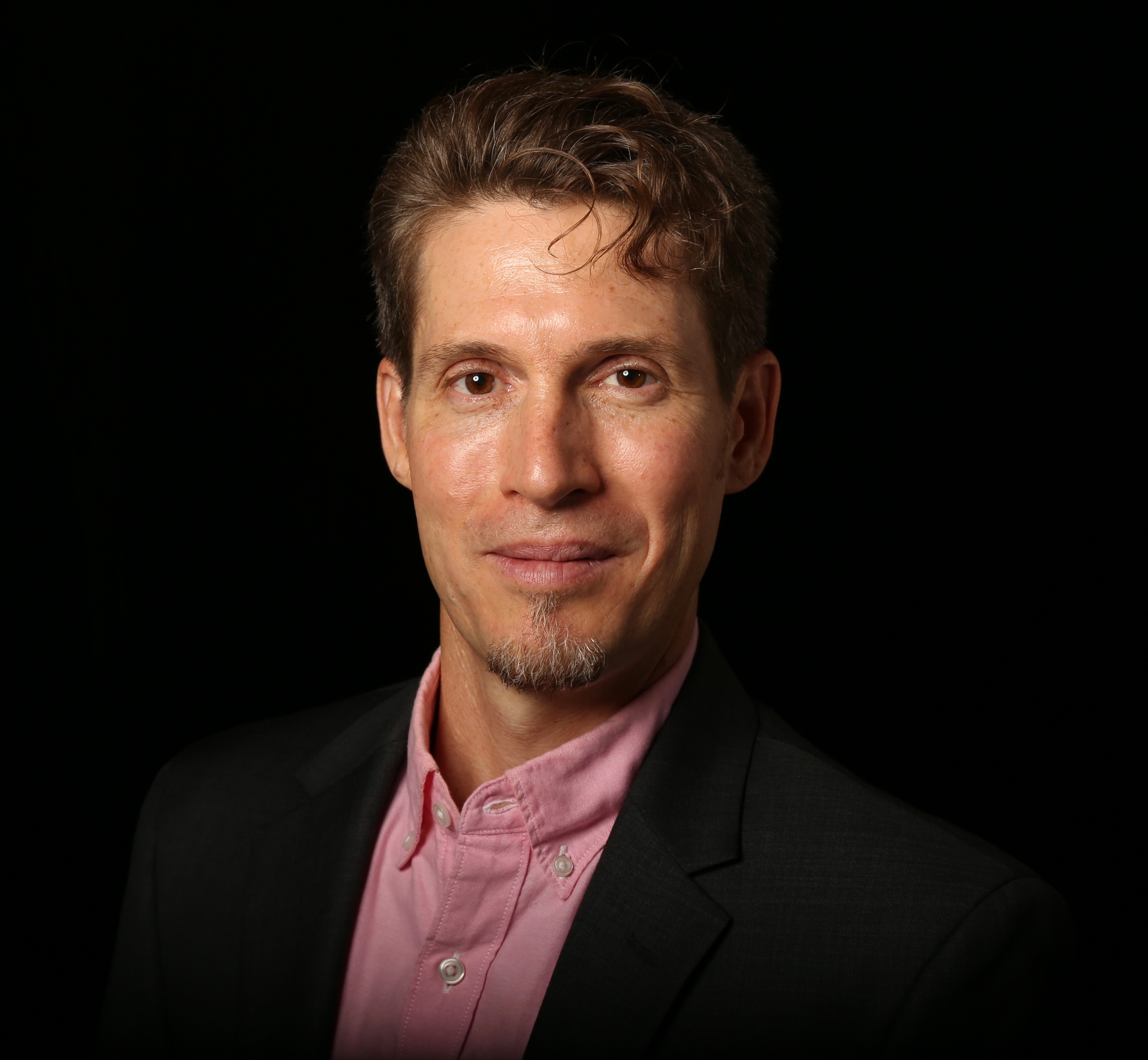 headshot image of robert derr