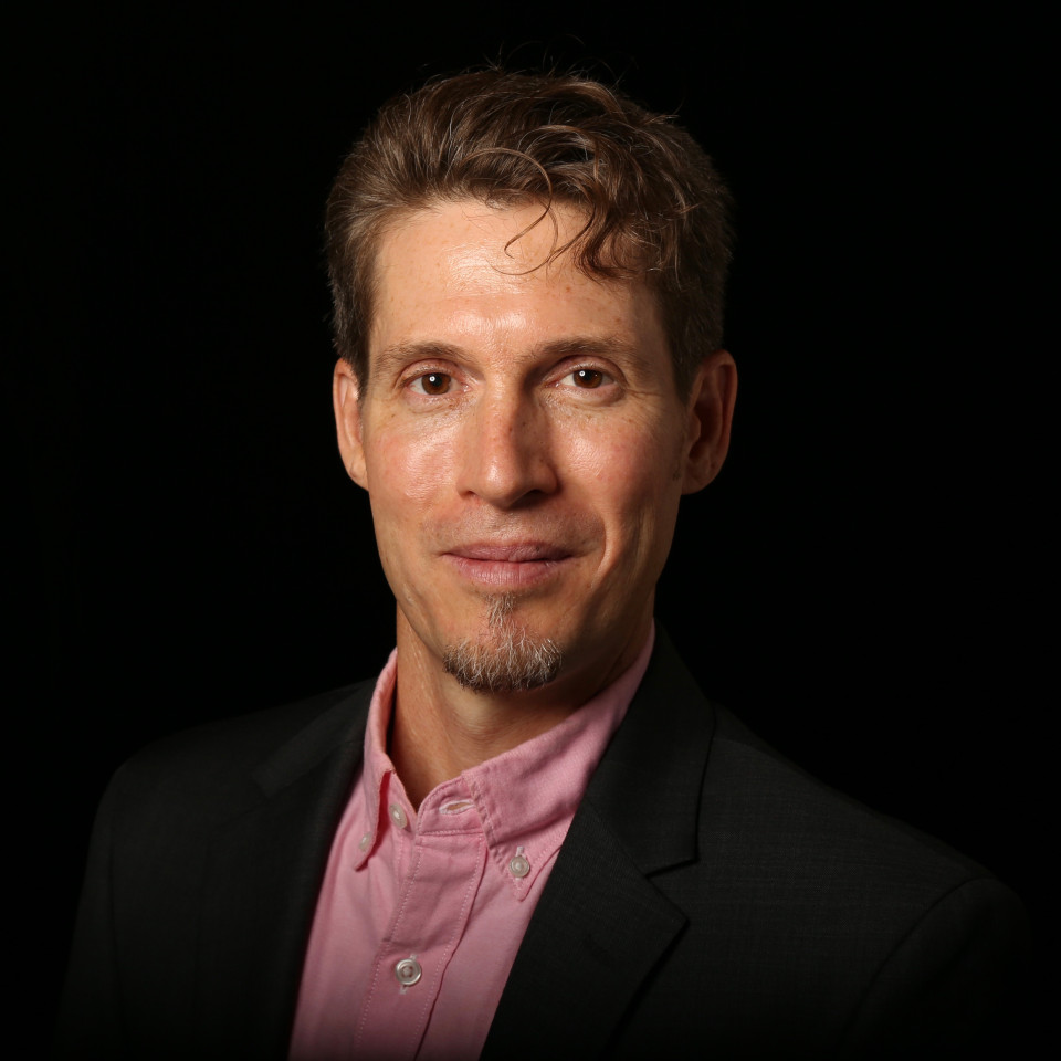 headshot image of robert derr